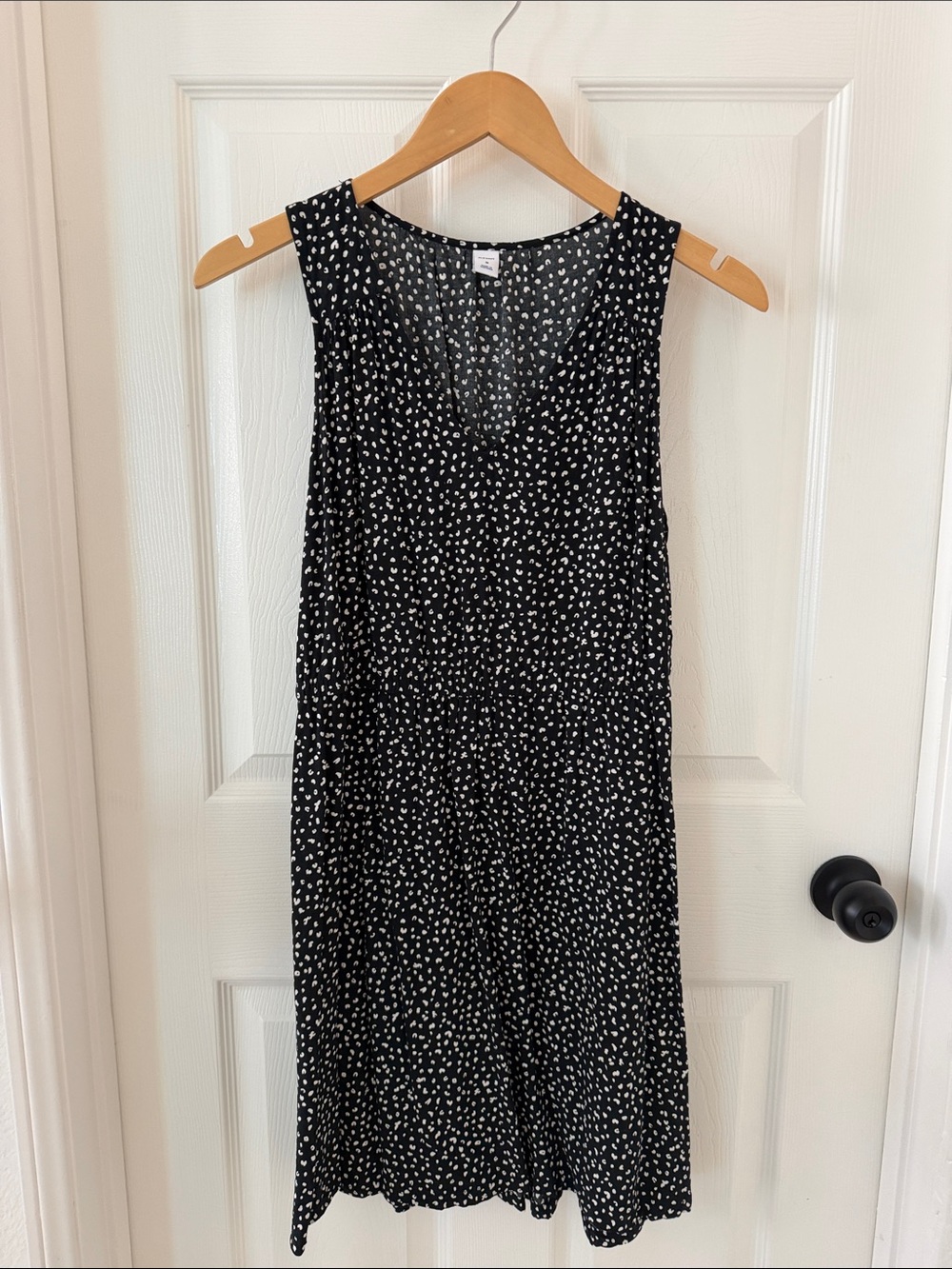Old Navy Black Sleeveless V-Neck Polka Dot Jumpsuit